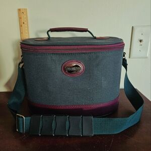 Vintage American Tourister Train Case Carry On. Nice.